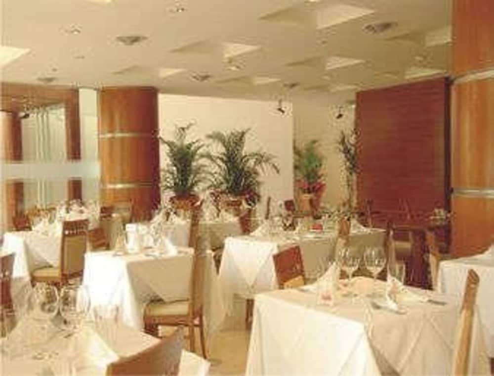 Howard Johnson Villa Maria Hotel Y Casino Restaurace fotografie